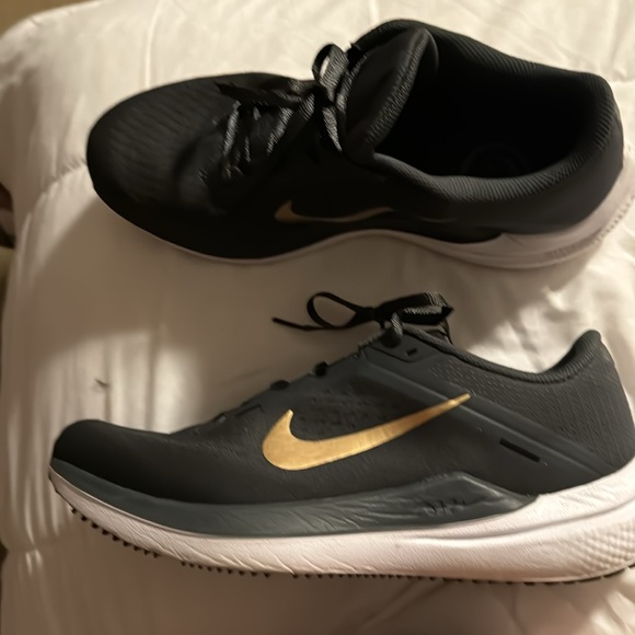 Nike Winflo Women's size 10 nearly new - Picture 2 of 3